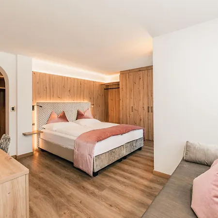 Garni Miara - Your Dolomites Hotel 3*